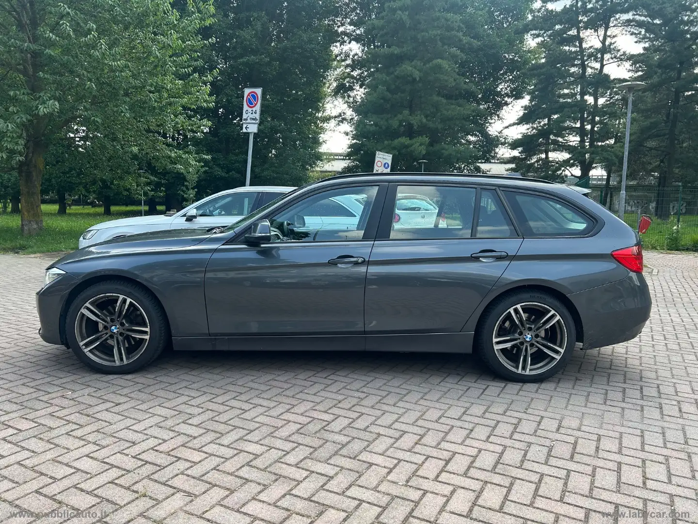 BMW 320 320d Touring Business aut. Gris - 2