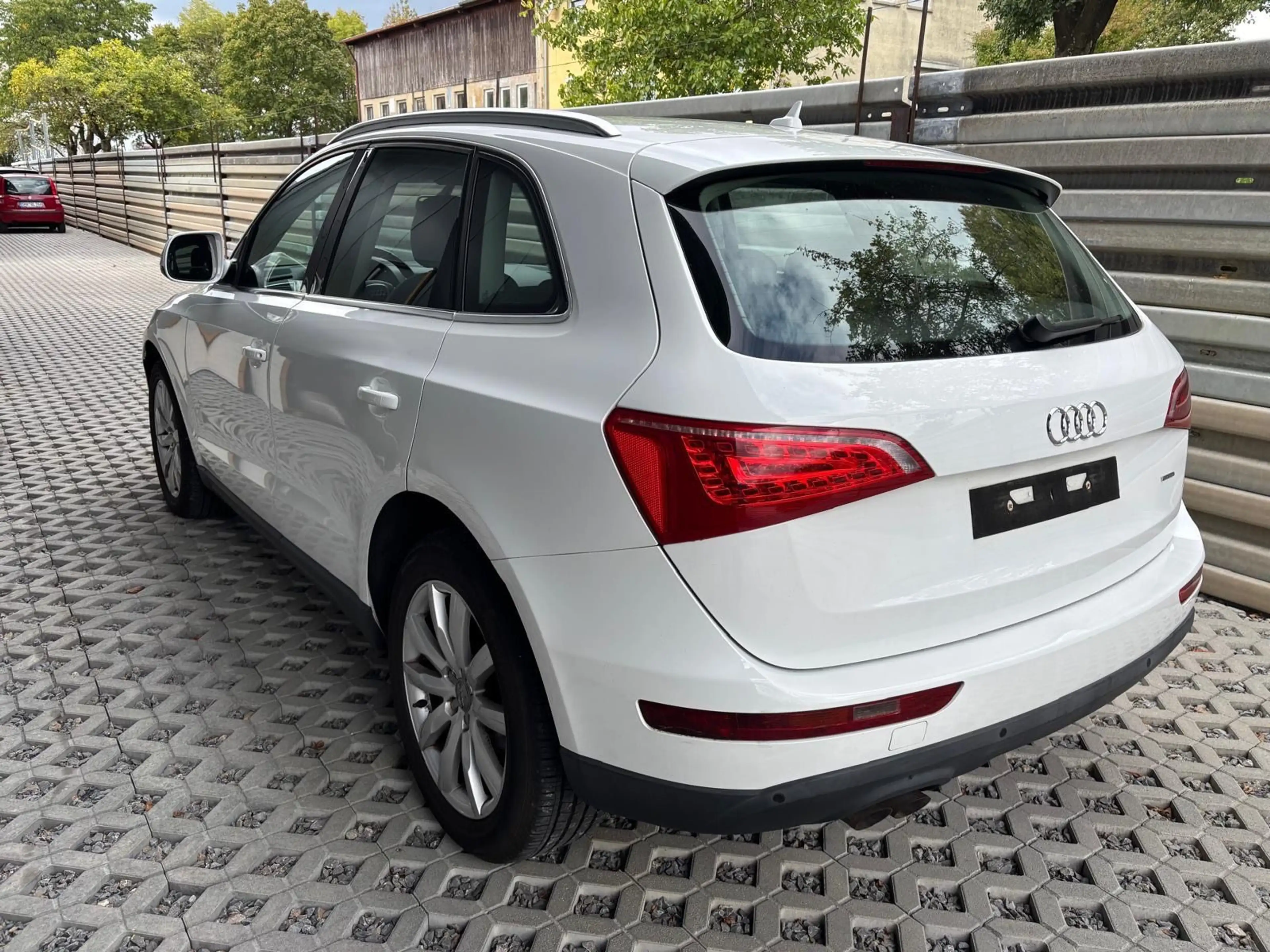Audi Q5 2.0 TDI 125 kW quattro — photo 3