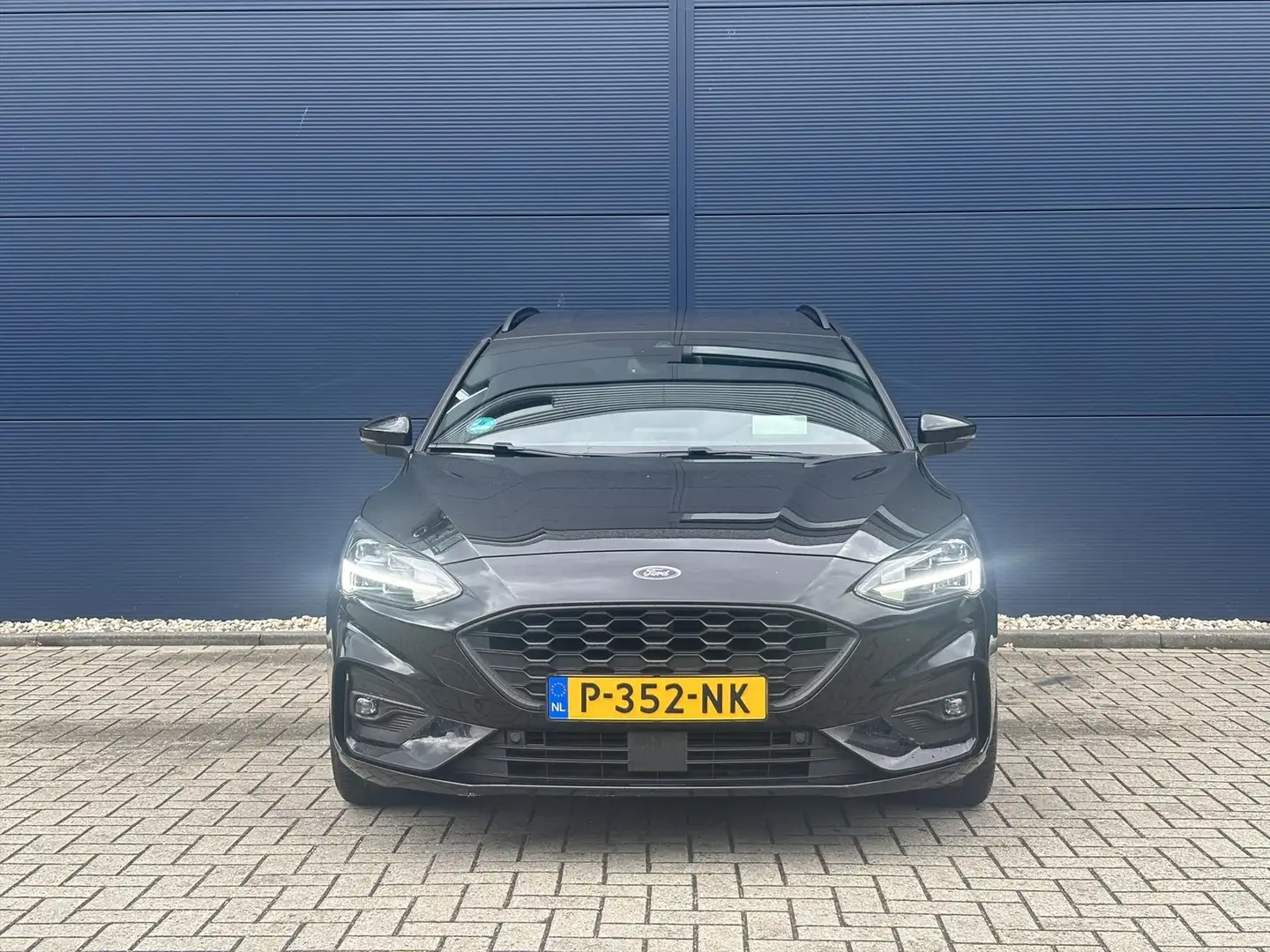 Ford Focus Wagon 1.0 EcoBoost Hybrid 125pk ST Line X Business Zwart - 2