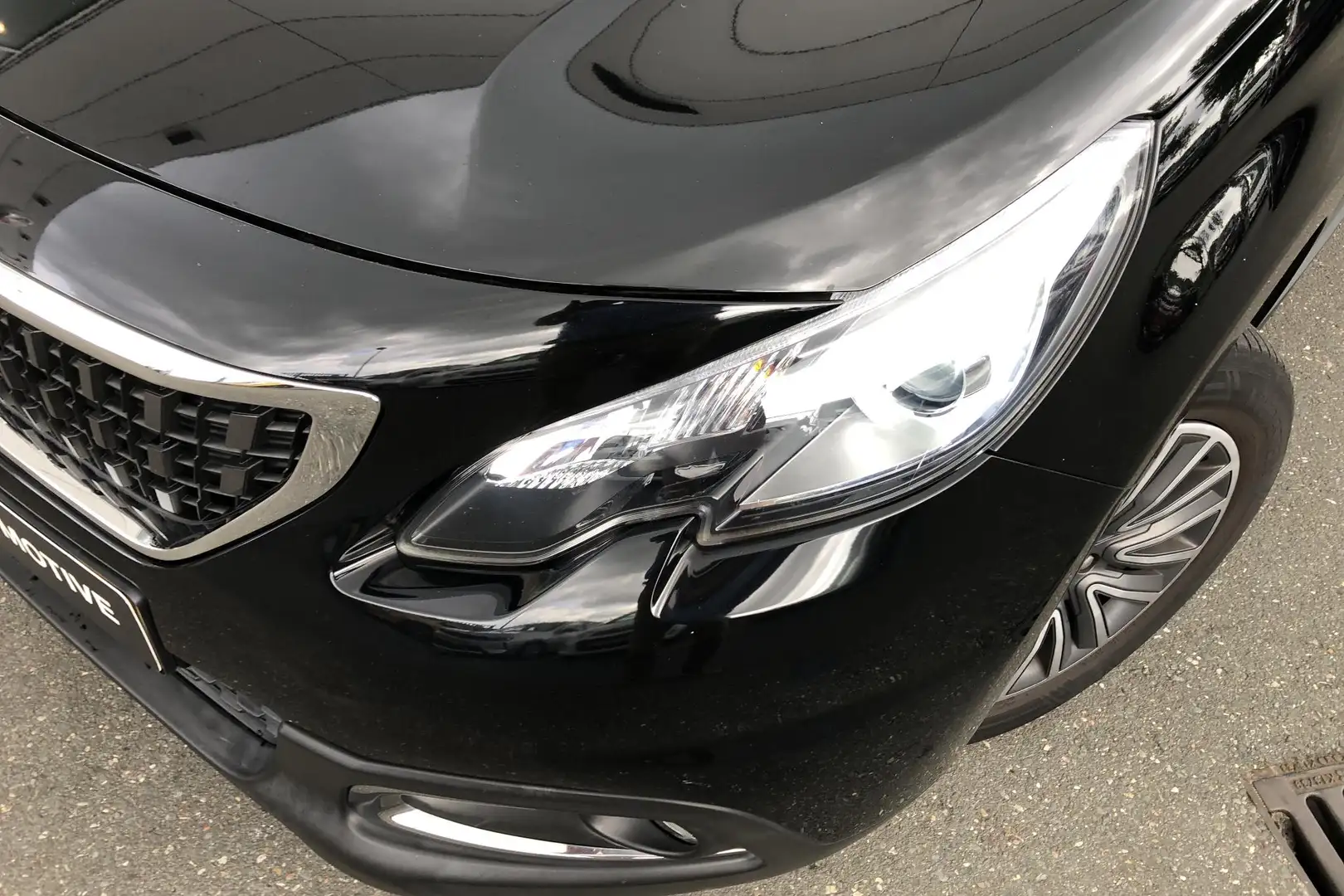 Peugeot 2008 1.2 Blue Lion 110PK AUTOMAAT Navigatie | Trekhaak Noir - 2