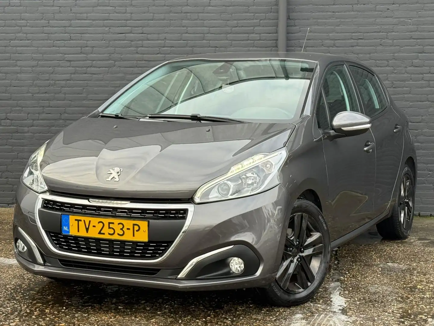 Peugeot 208 1.2 PureTech Signature NAVI | CARPLAY | PDC | AIRC Grau - 1