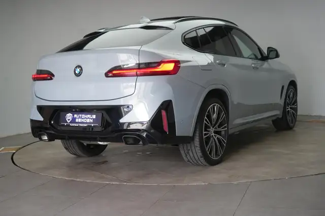 BMW X4 view 4