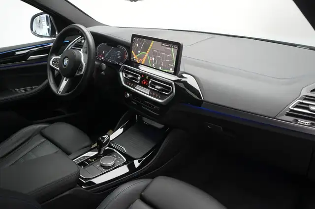 BMW X4 view 8