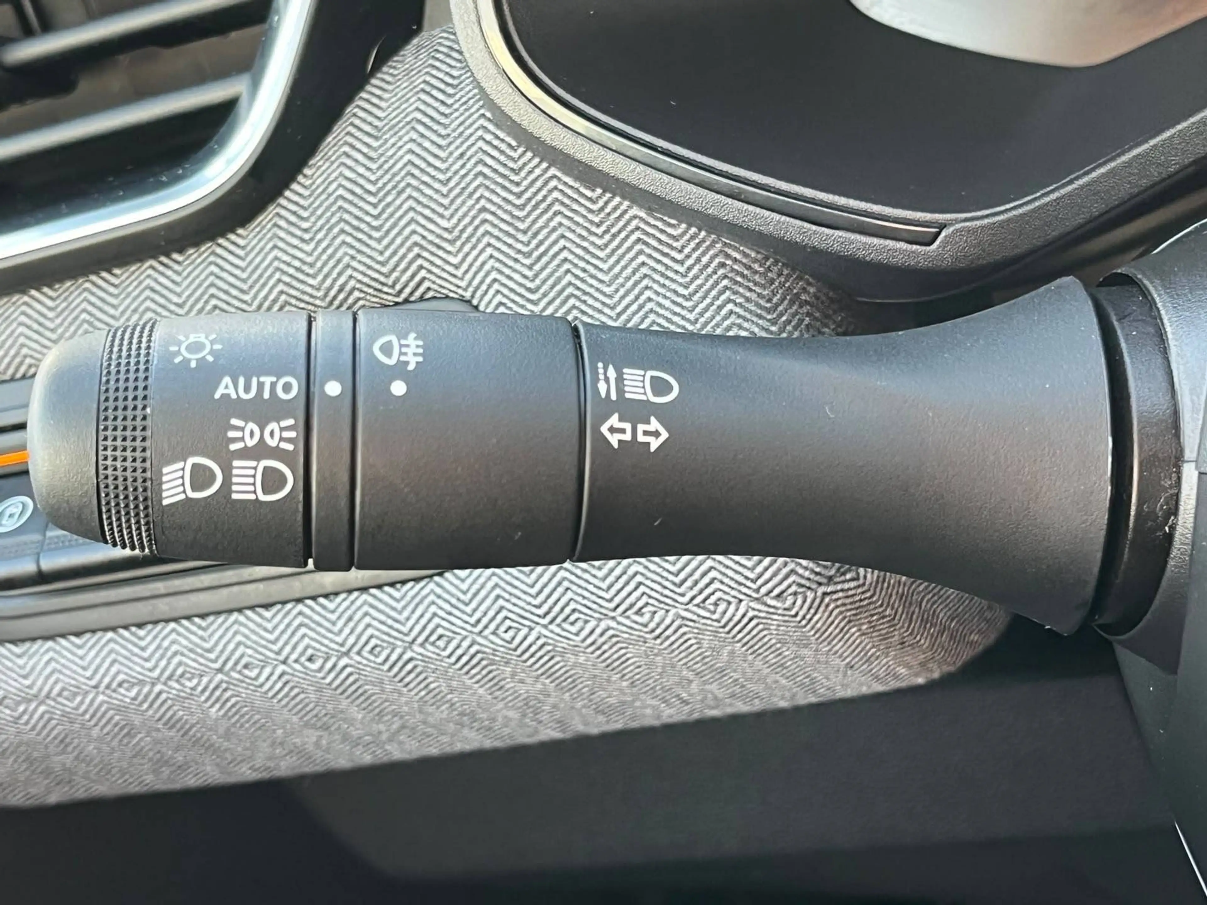Renault Clio Clio 1.0 TCe Techno — photo 9