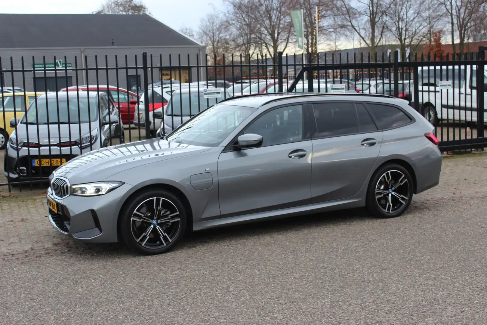 BMW 320 3-serie Touring 320e M-Sport Gris - 1