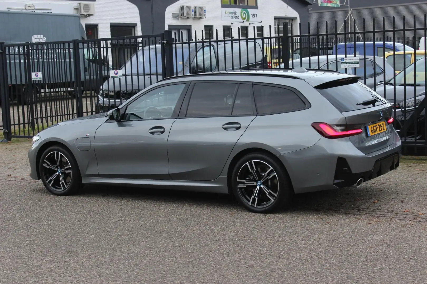 BMW 320 3-serie Touring 320e M-Sport Gris - 2