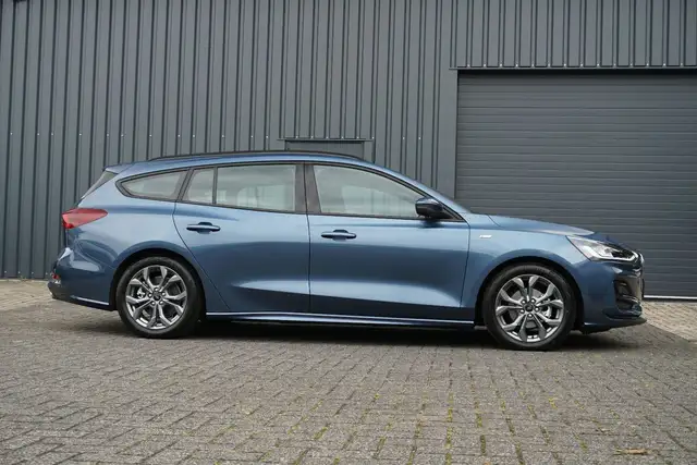 Ford Focus view 10