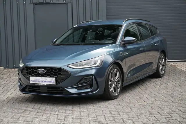 Ford Focus view 4