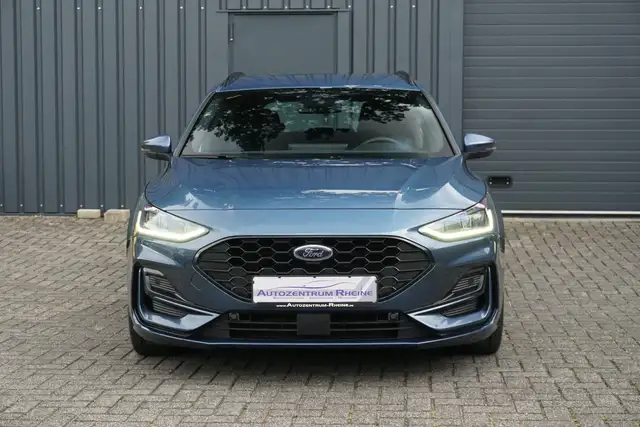 Ford Focus view 3