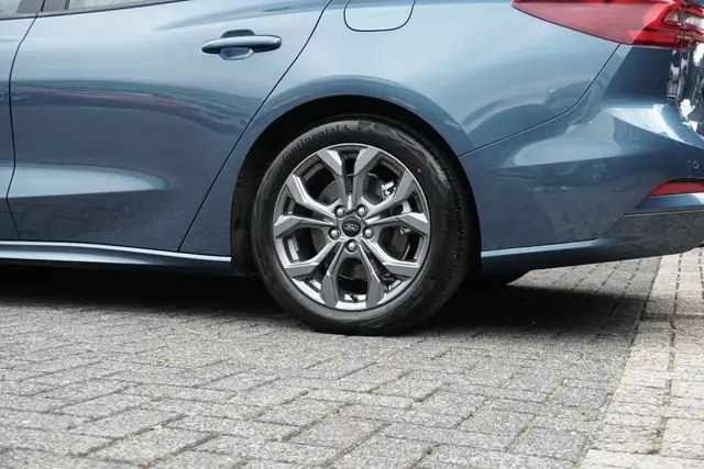 Ford Focus view 15
