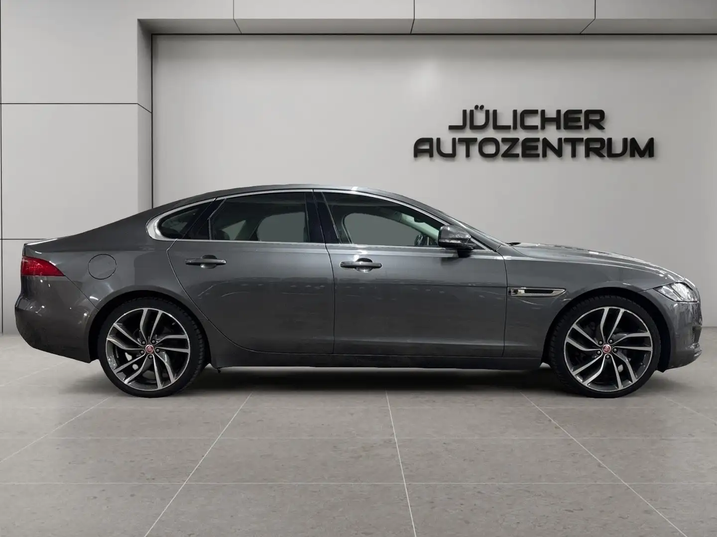 Jaguar XF Pure Automatik, 2.Hand, Insp.+ Tüv Neu Grau - 2