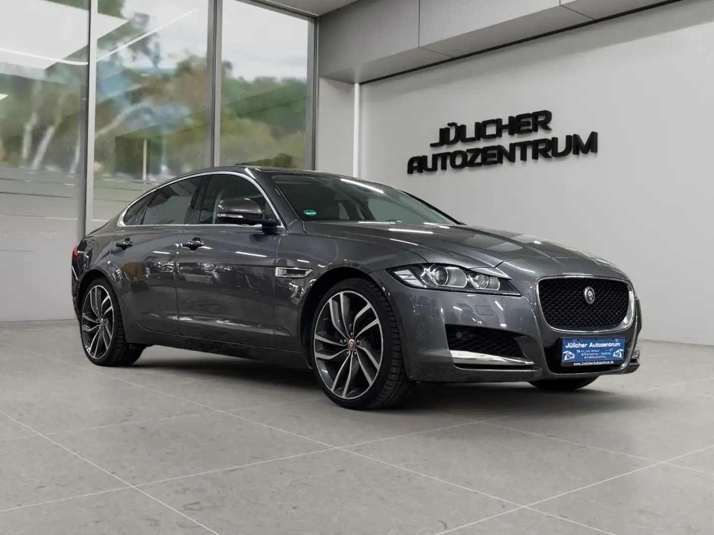 Jaguar XF Pure Automatik, 2.Hand, Insp.+ Tüv Neu Grau - 1