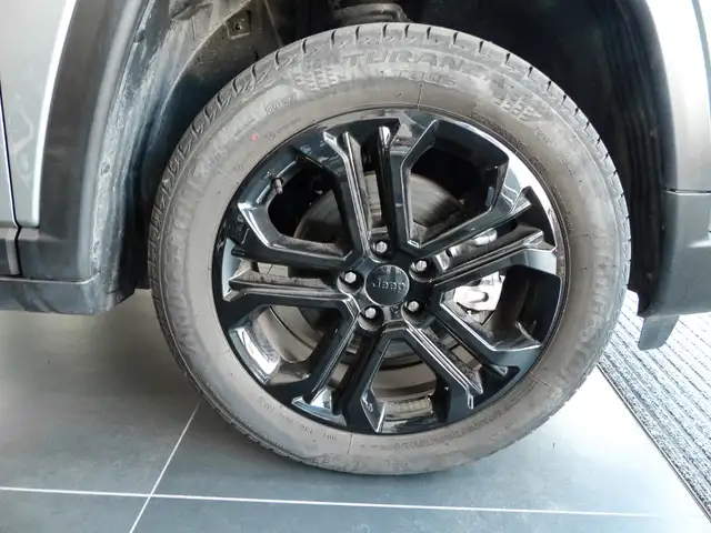 Jeep Compass view 3