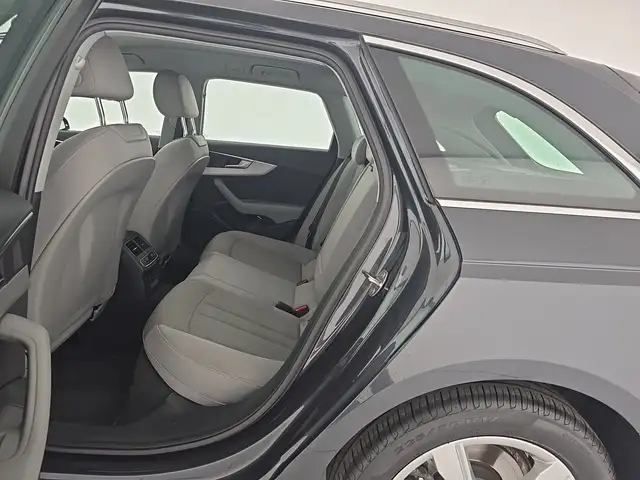 Audi A4 Avant view 10