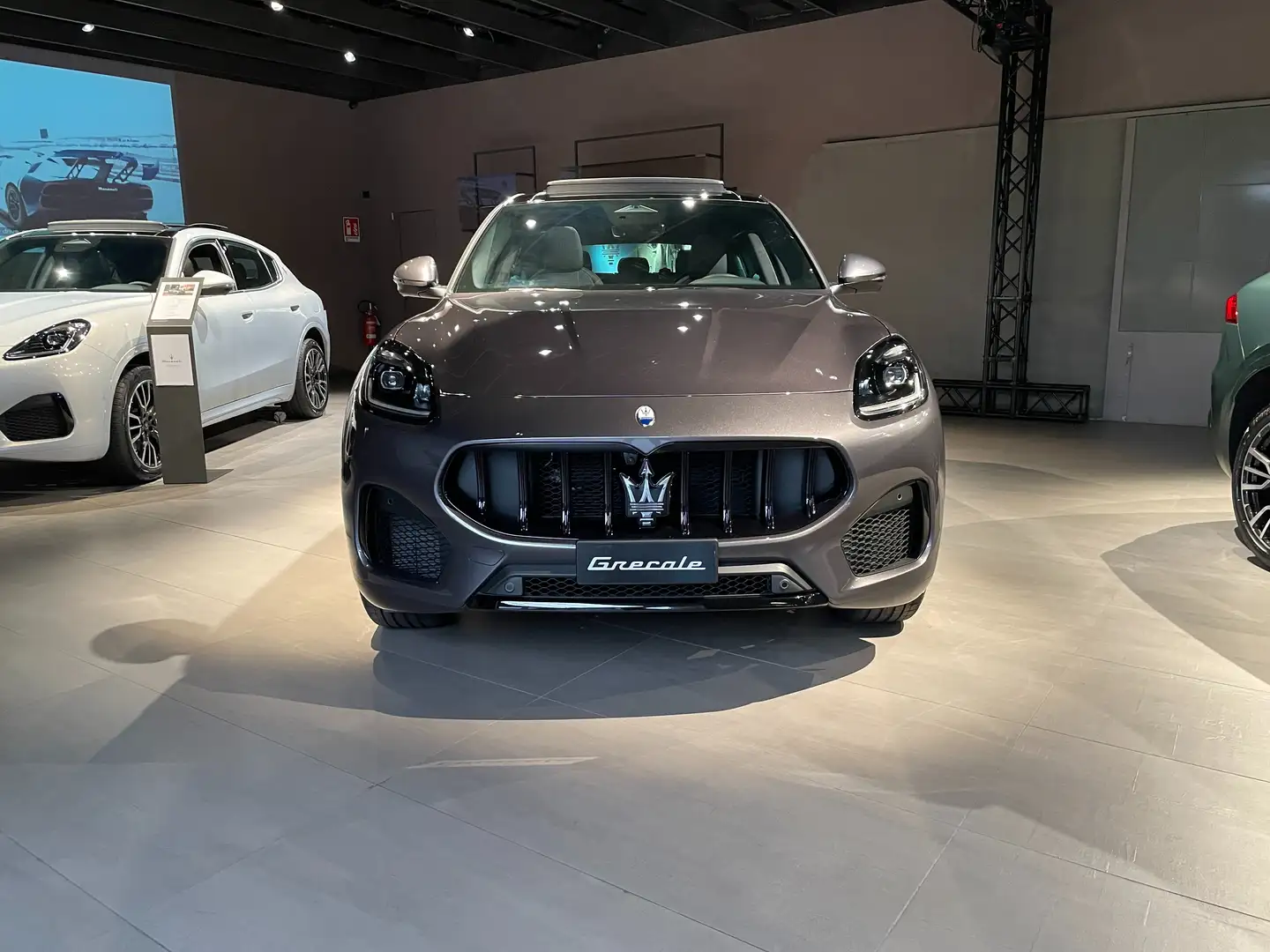 Maserati Grecale Modena 250 CV MY25 Schwarz - 2