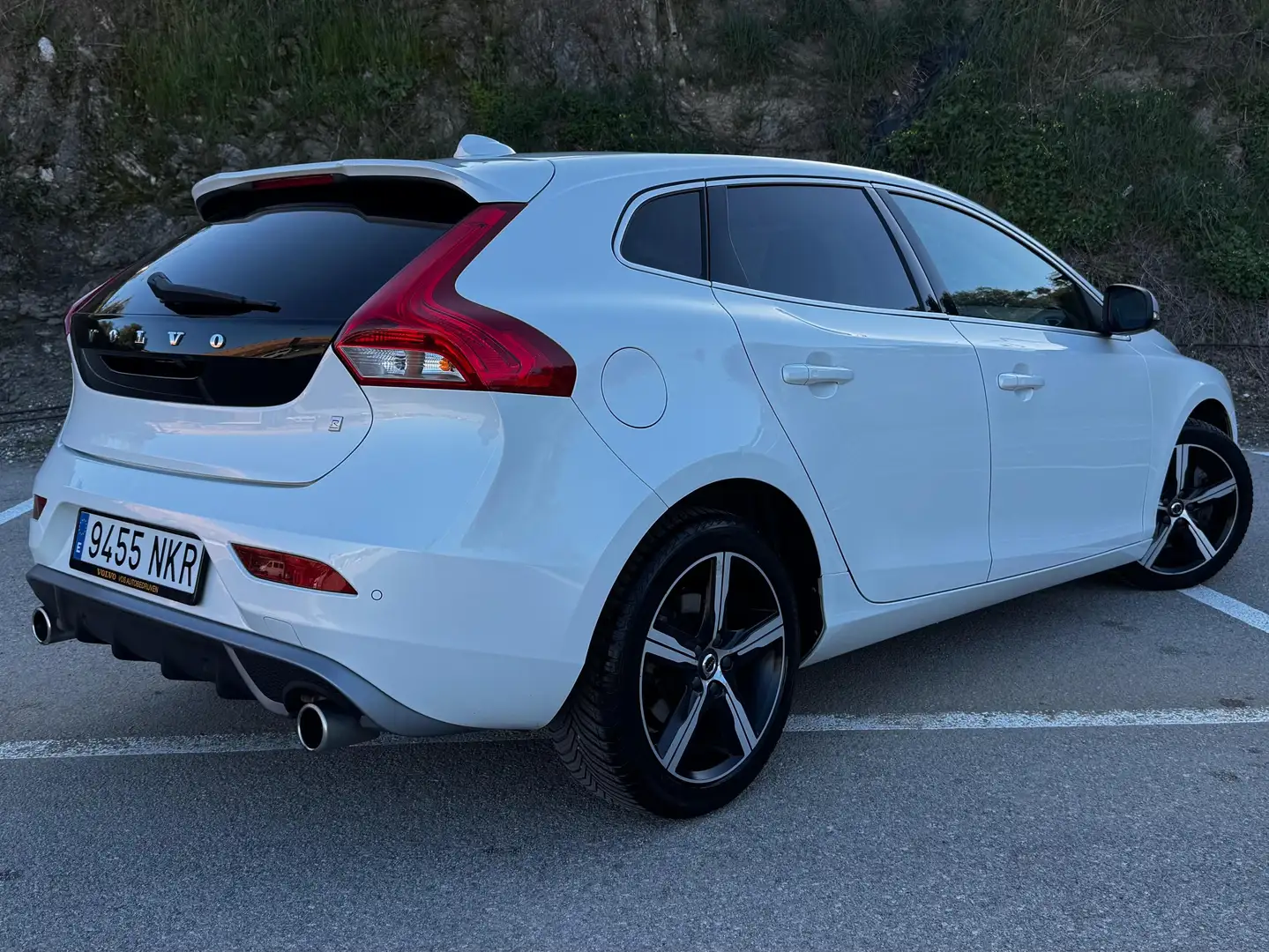 Volvo V40 V40 T3 R-Design Momentum Aut. R-Design Momentum Blanco - 2