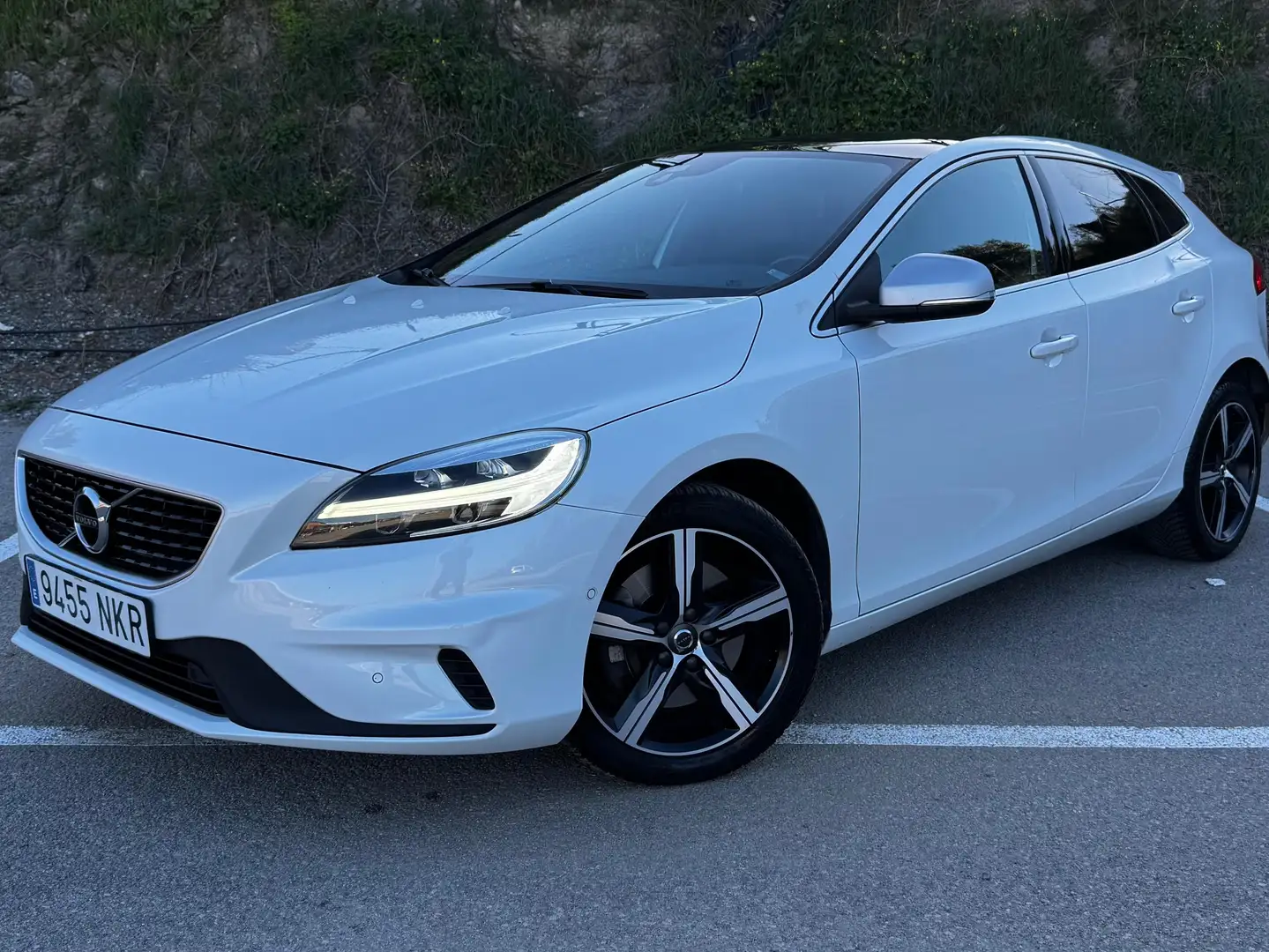 Volvo V40 V40 T3 R-Design Momentum Aut. R-Design Momentum Blanco - 1
