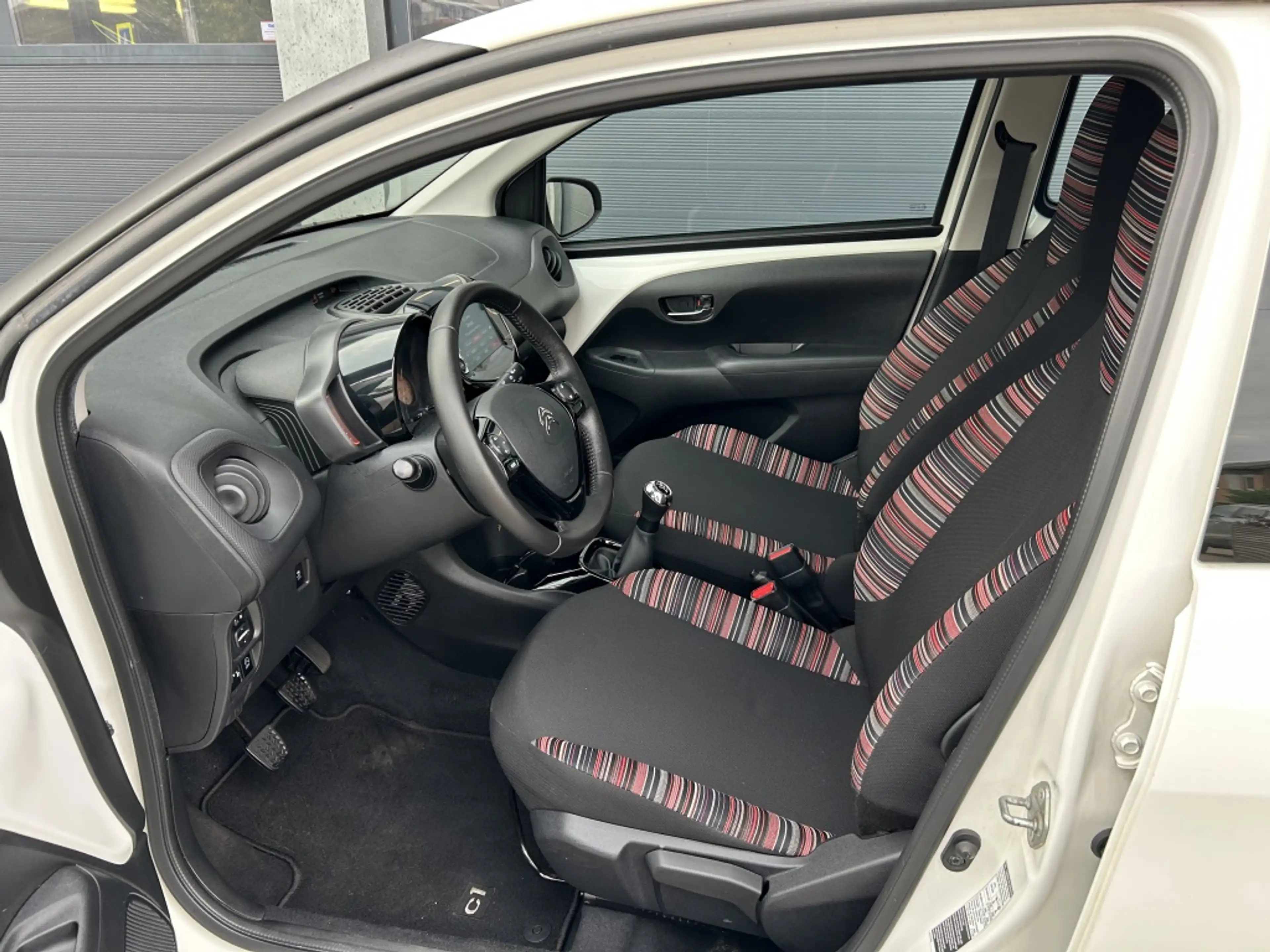 Citroen C1 1.0 VTi 68PK S&S 5D Shine — photo 6