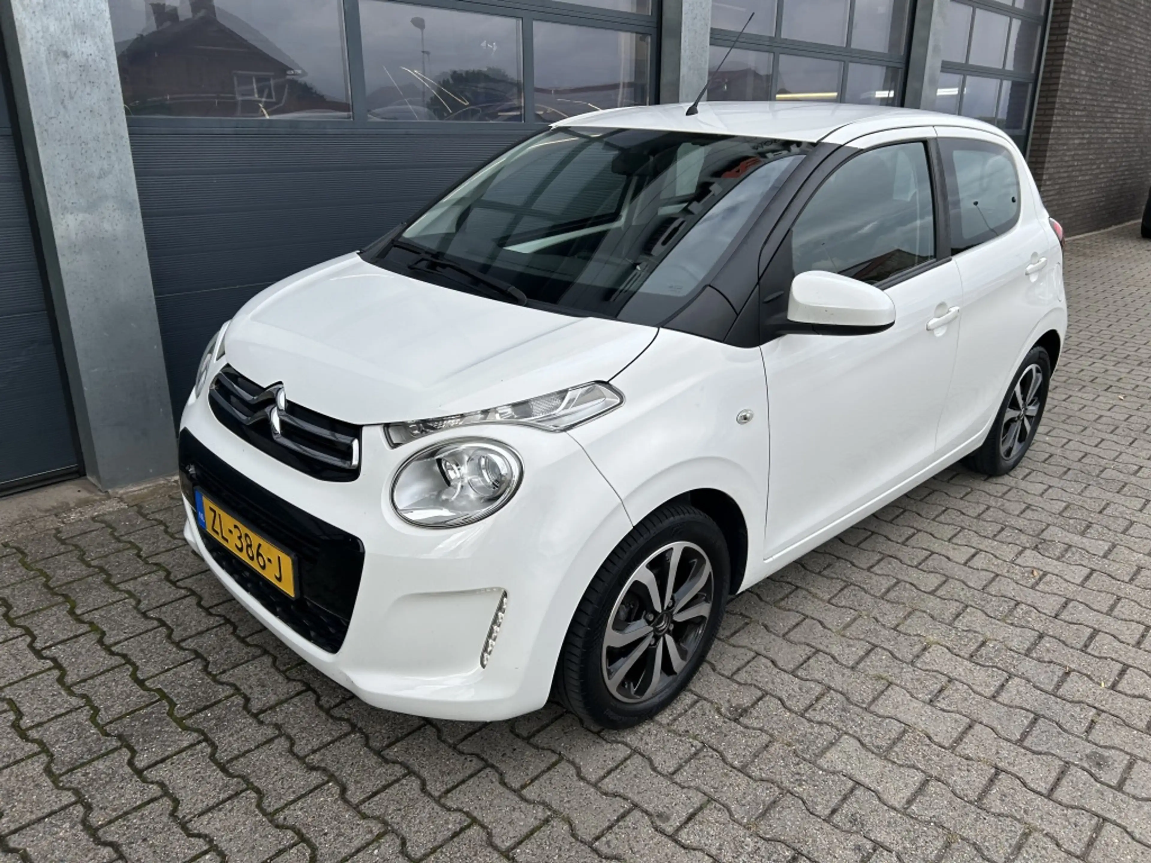 Citroen C1 1.0 VTi 68PK S&S 5D Shine — photo 9