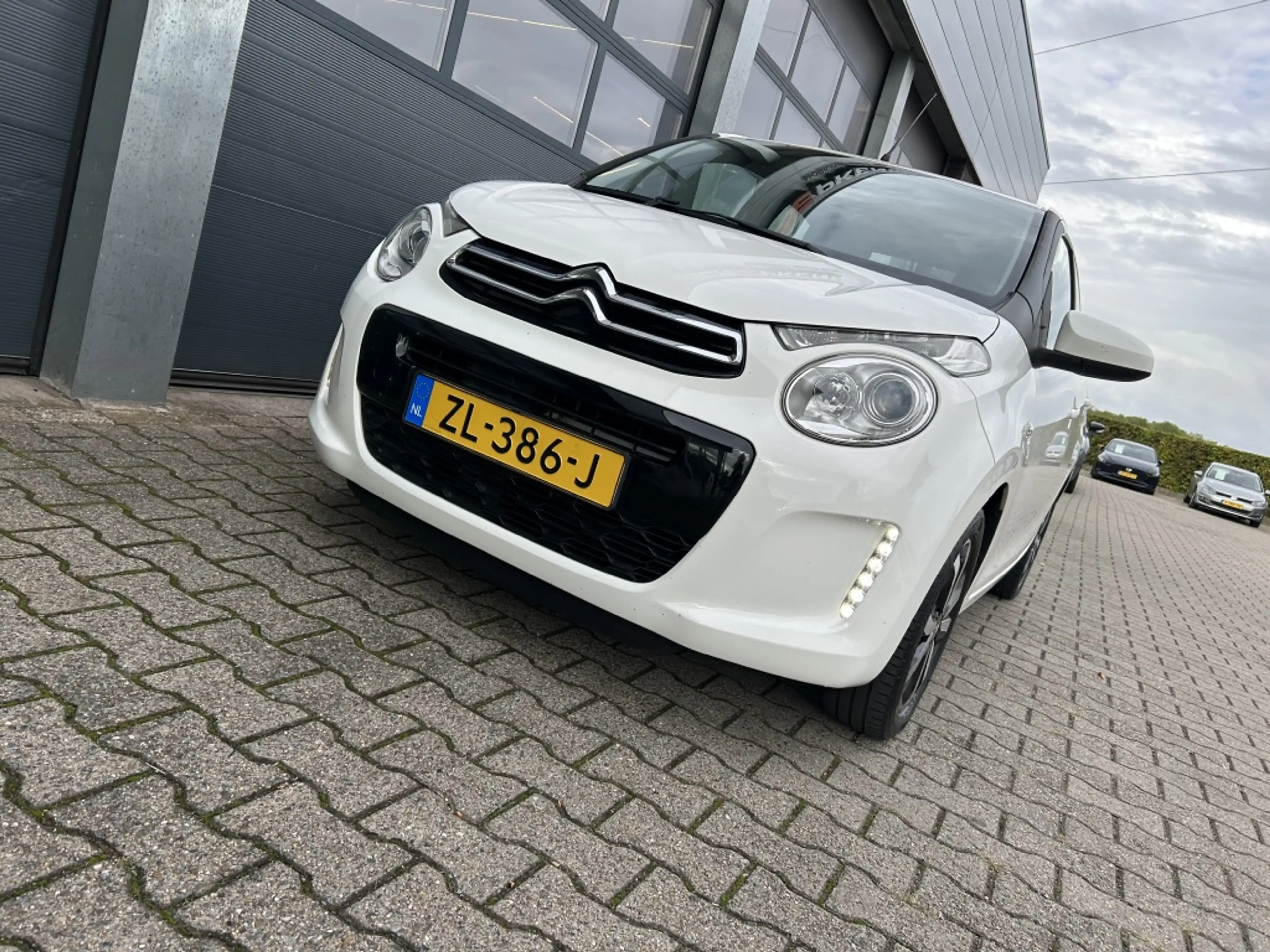 Citroen C1 1.0 VTi 68PK S&S 5D Shine — photo 10