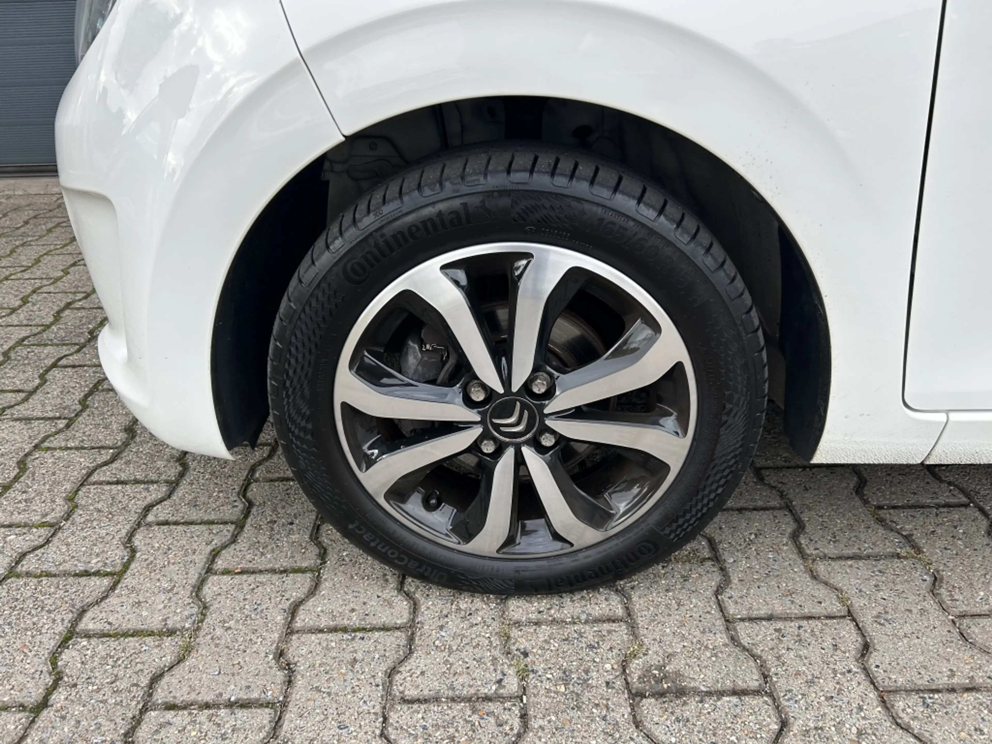 Citroen C1 1.0 VTi 68PK S&S 5D Shine — photo 4
