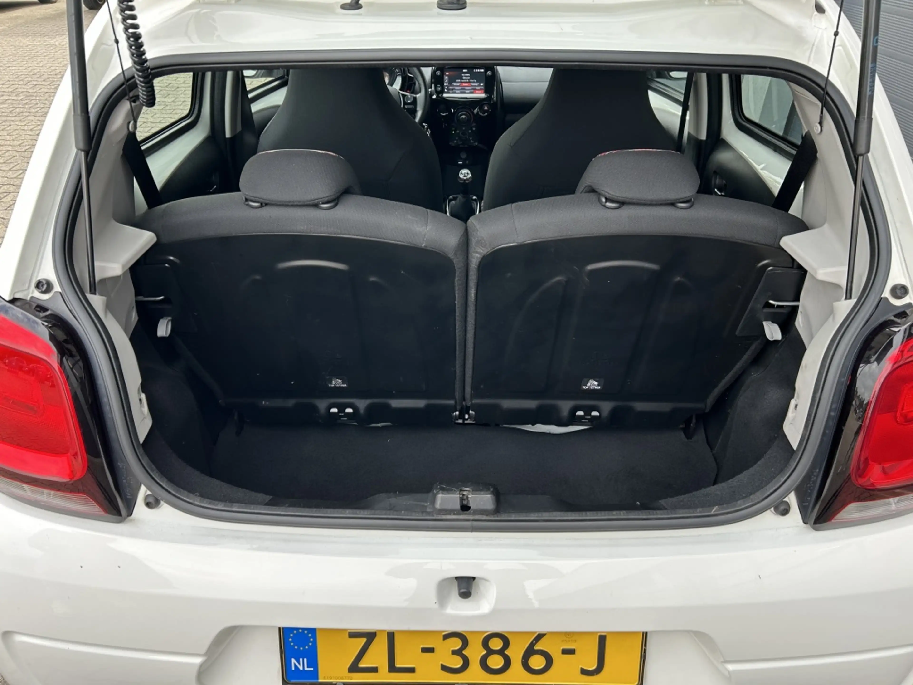 Citroen C1 1.0 VTi 68PK S&S 5D Shine — photo 14