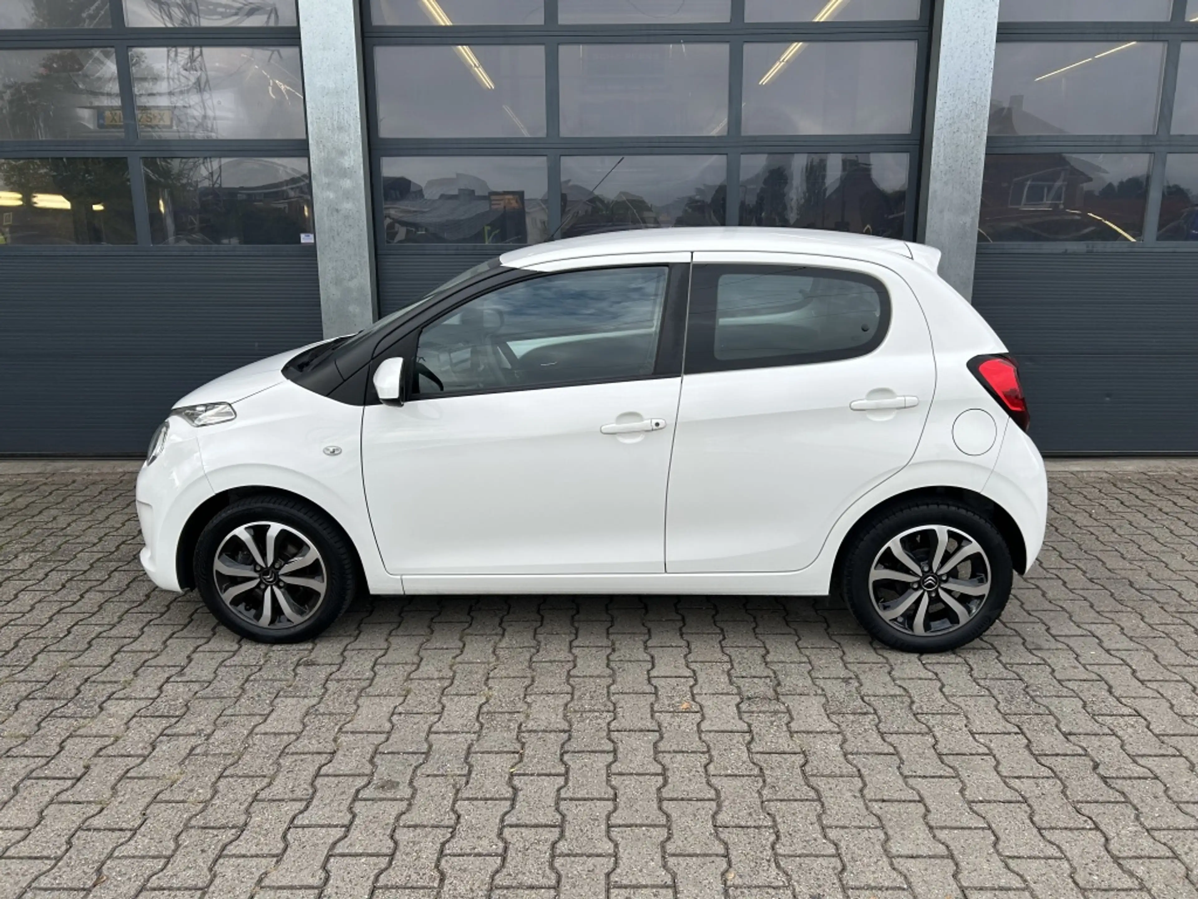Citroen C1 1.0 VTi 68PK S&S 5D Shine — photo 2