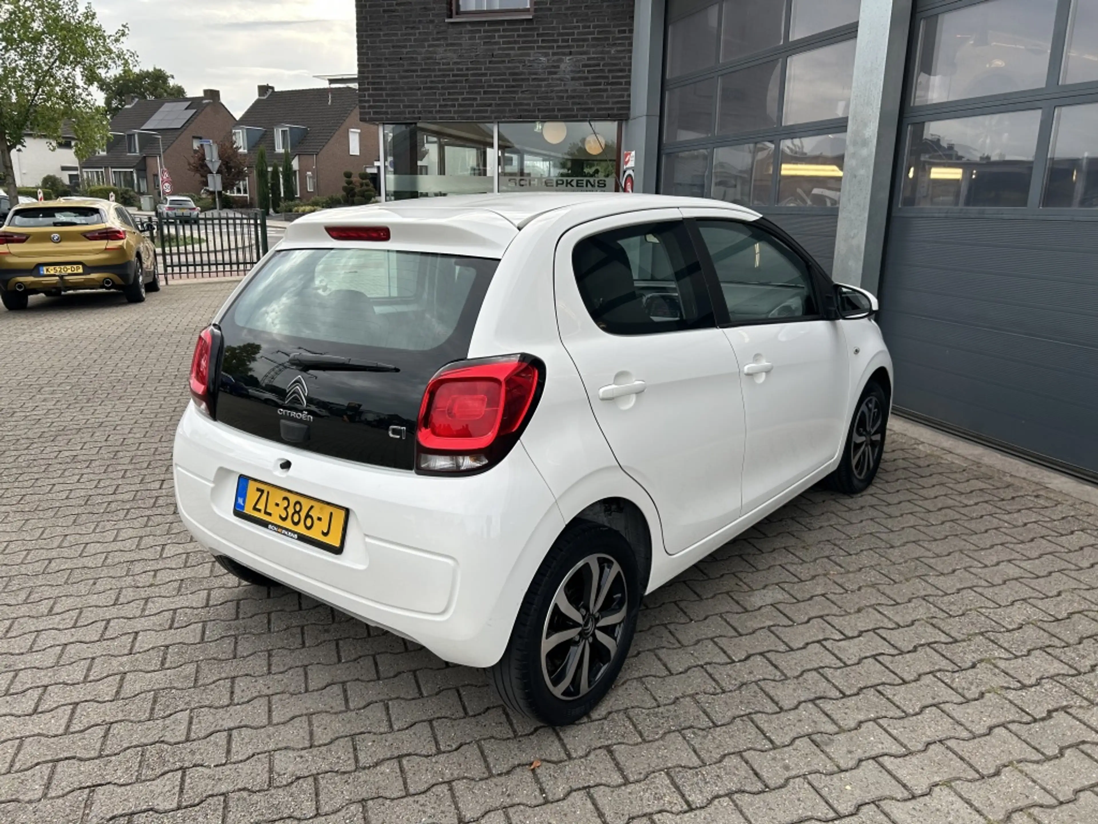Citroen C1 1.0 VTi 68PK S&S 5D Shine — photo 13