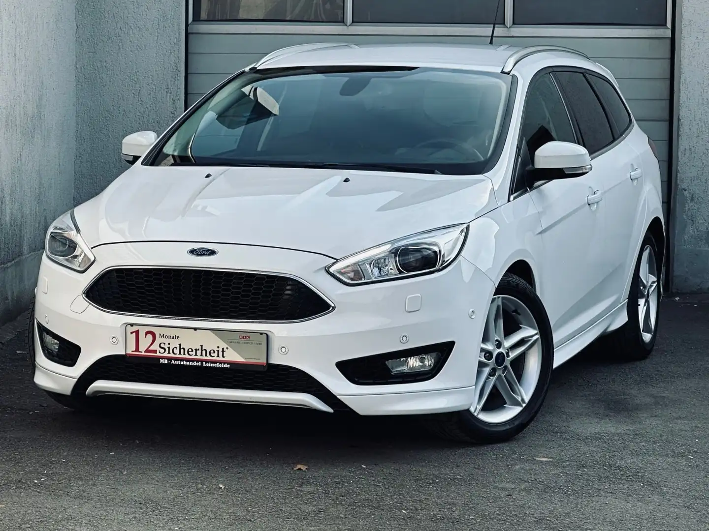 Ford Focus Turnier ST-Line Titanium*XENON*NAVI*SHZ* Weiß - 1