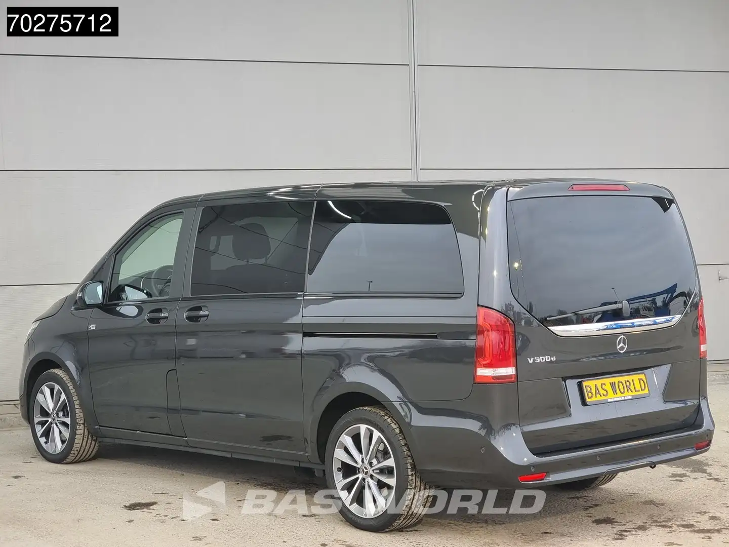 Mercedes-Benz V 300 Automaat 240PK Dubbel Cabine 2x Schuifdeur Navi LE Zwart - 2