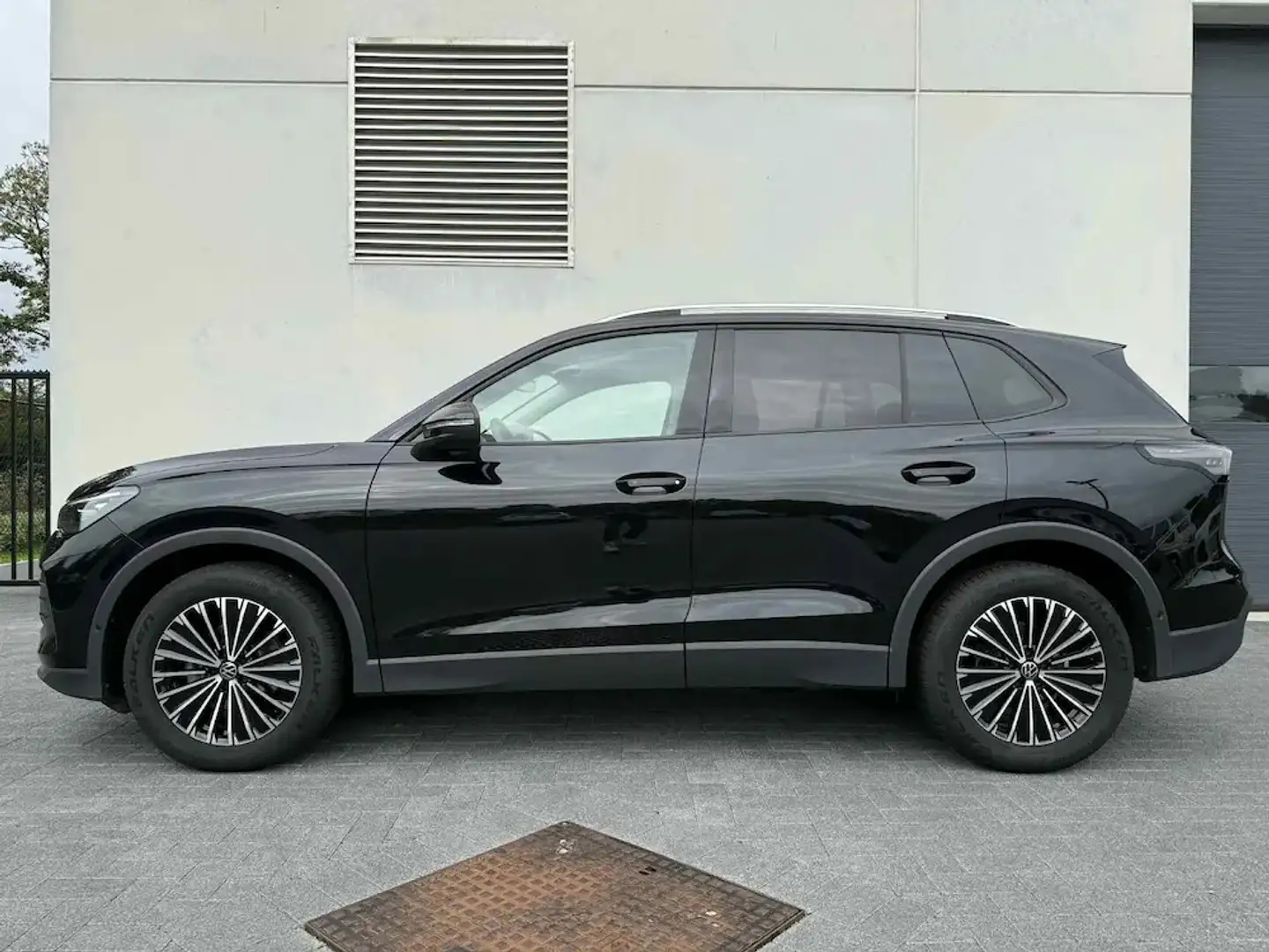Volkswagen Tiguan LIFE 1.5eTSI 130PK DSG ELEK. TREKHAAK TRAILER ASSI Negro - 2