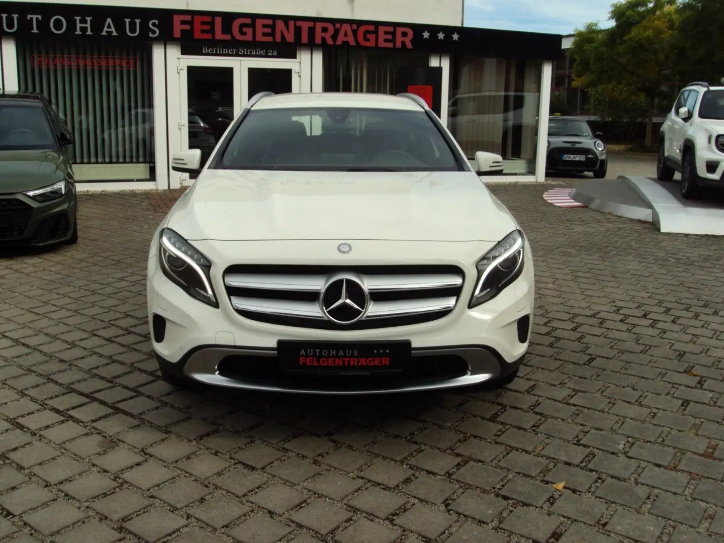 Mercedes-Benz GLA 180 Weiß - 2