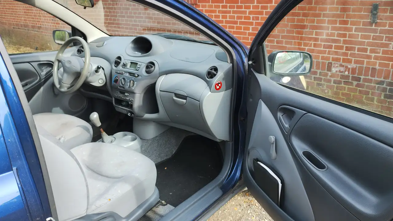 Toyota Yaris 1.0-16V VVT-i Terra, foto 5
