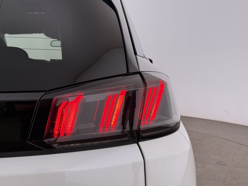 Peugeot 5008 1.5 BlueHDi 130 Allure LED 7-SITZER LEDER — photo 11