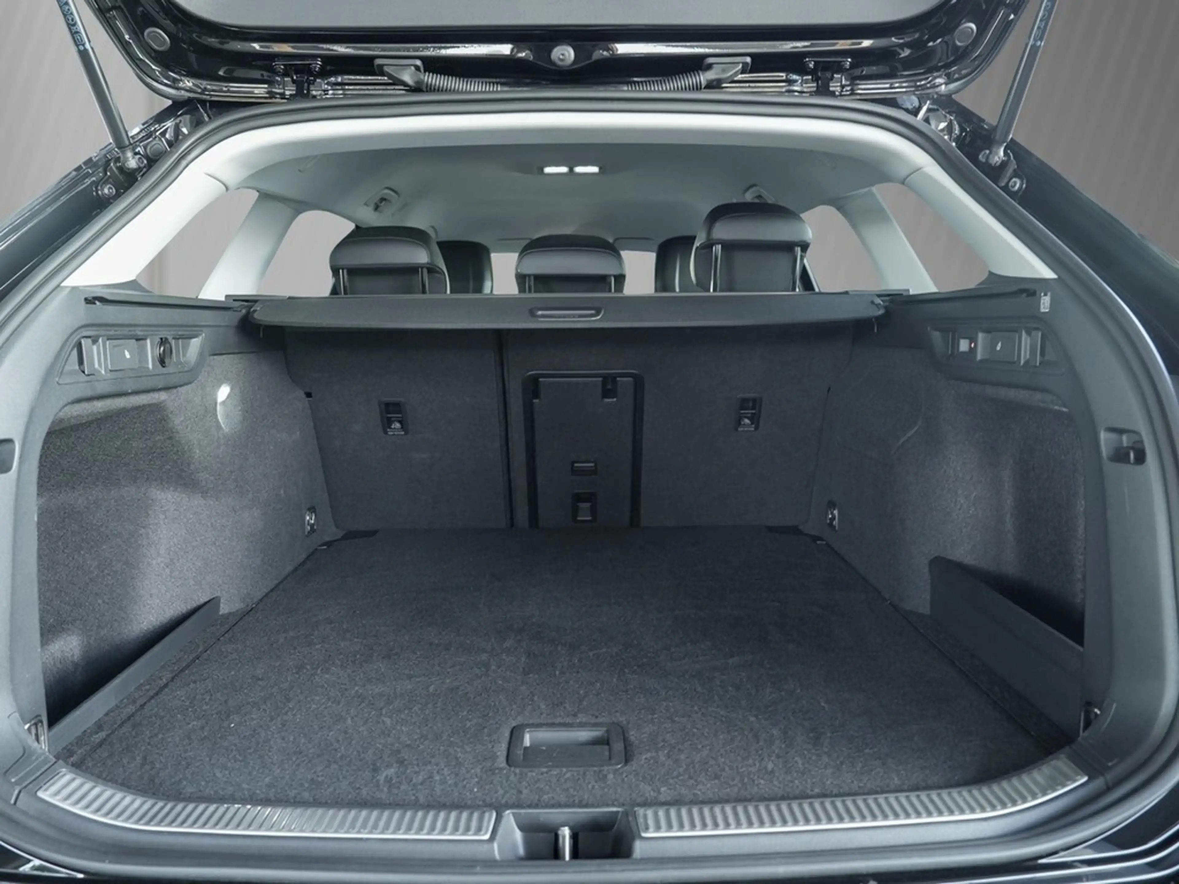 Volkswagen Passat Variant 1,5 eTSI DSG Business,AHK,LED,ACC 360° Kamera,S... — photo 6