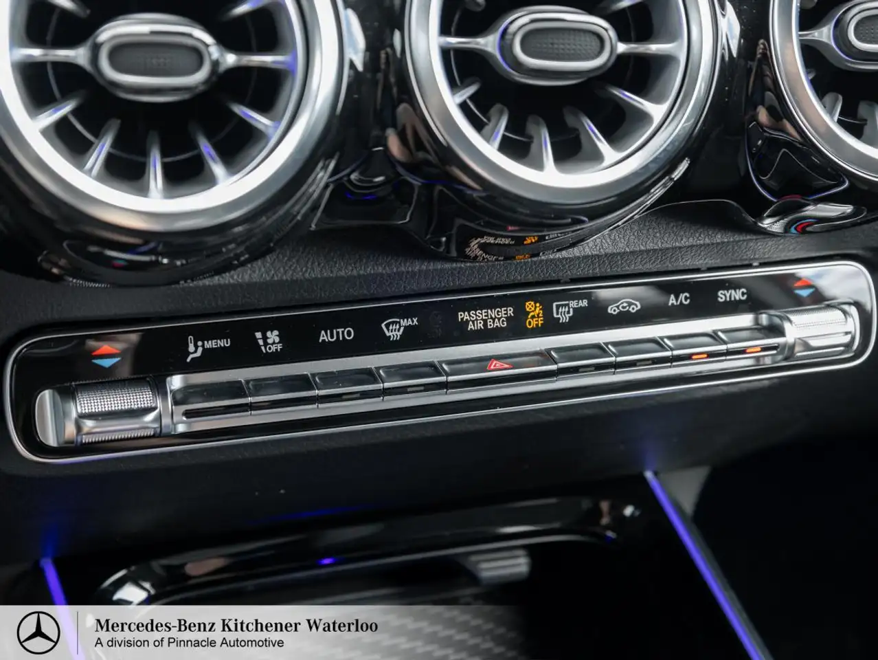 Mercedes-Benz GLB снимка Mercedes-Benz GLB