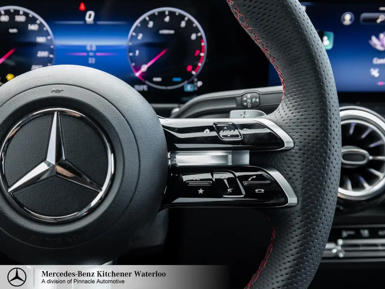 Mercedes-Benz GLB снимка Mercedes-Benz GLB