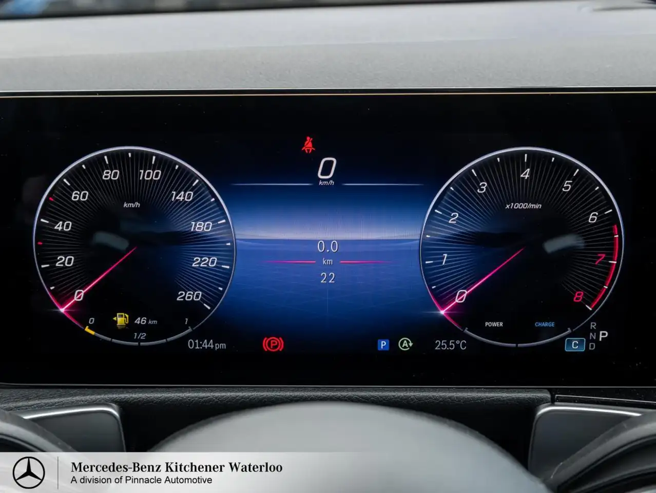 Mercedes-Benz GLB снимка Mercedes-Benz GLB