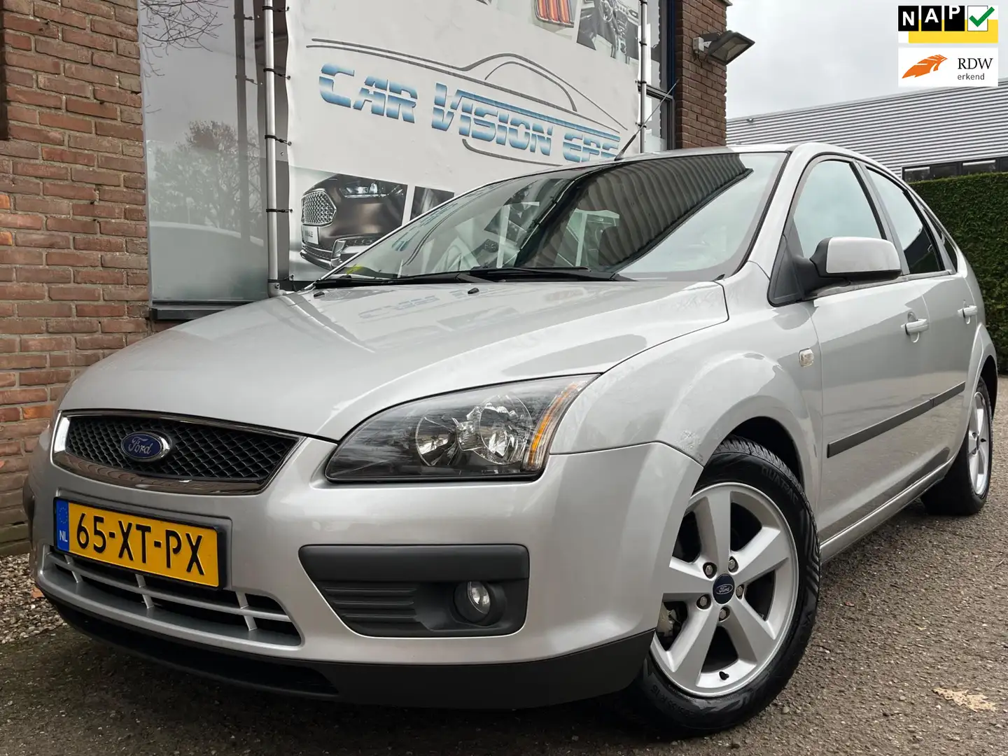 Ford Focus 1.6-16V Futura|Airco|Cruise|5-drs| Grijs - 1
