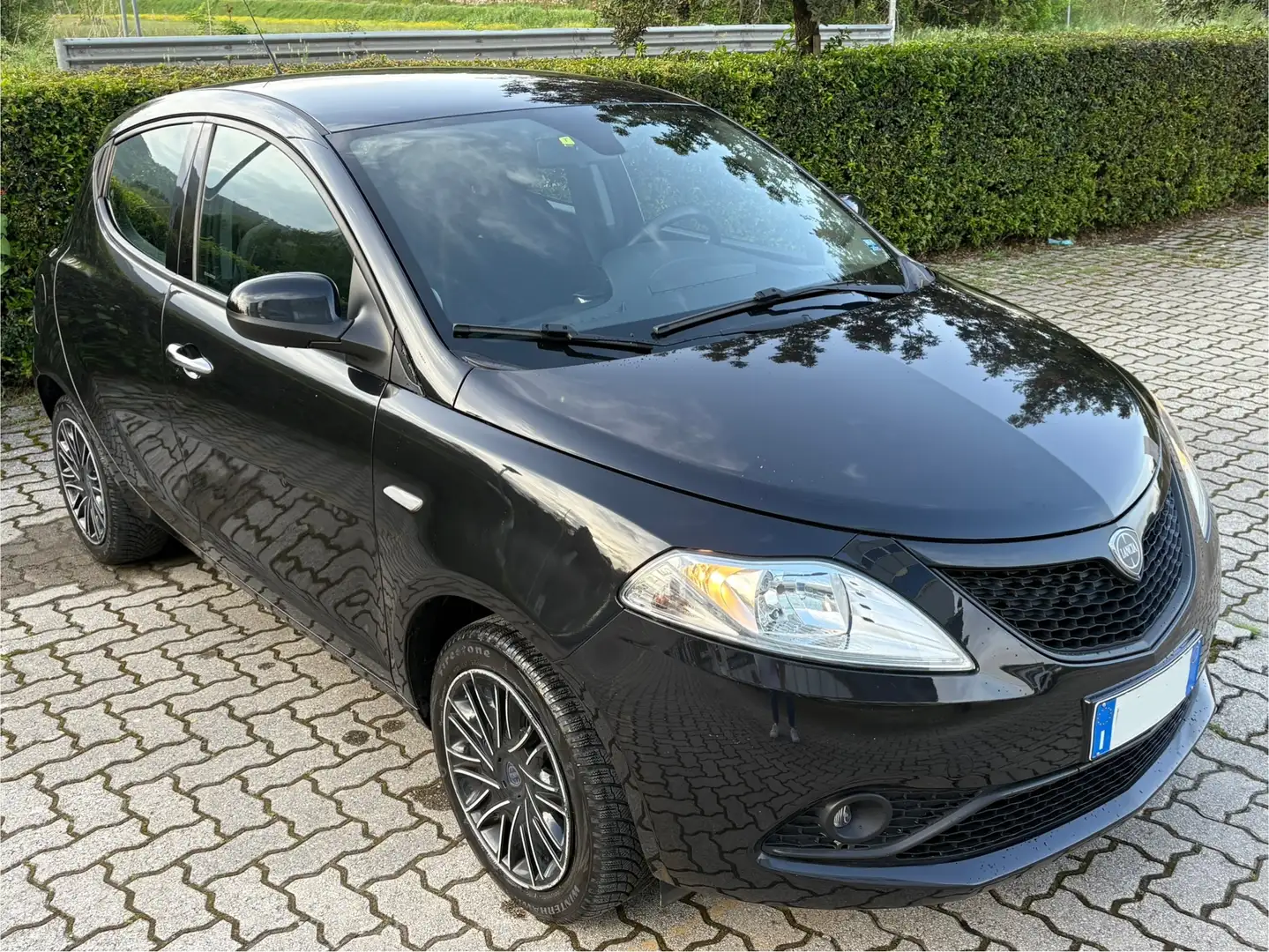 Lancia Ypsilon Ypsilon 1.2 Gold s Zwart - 2