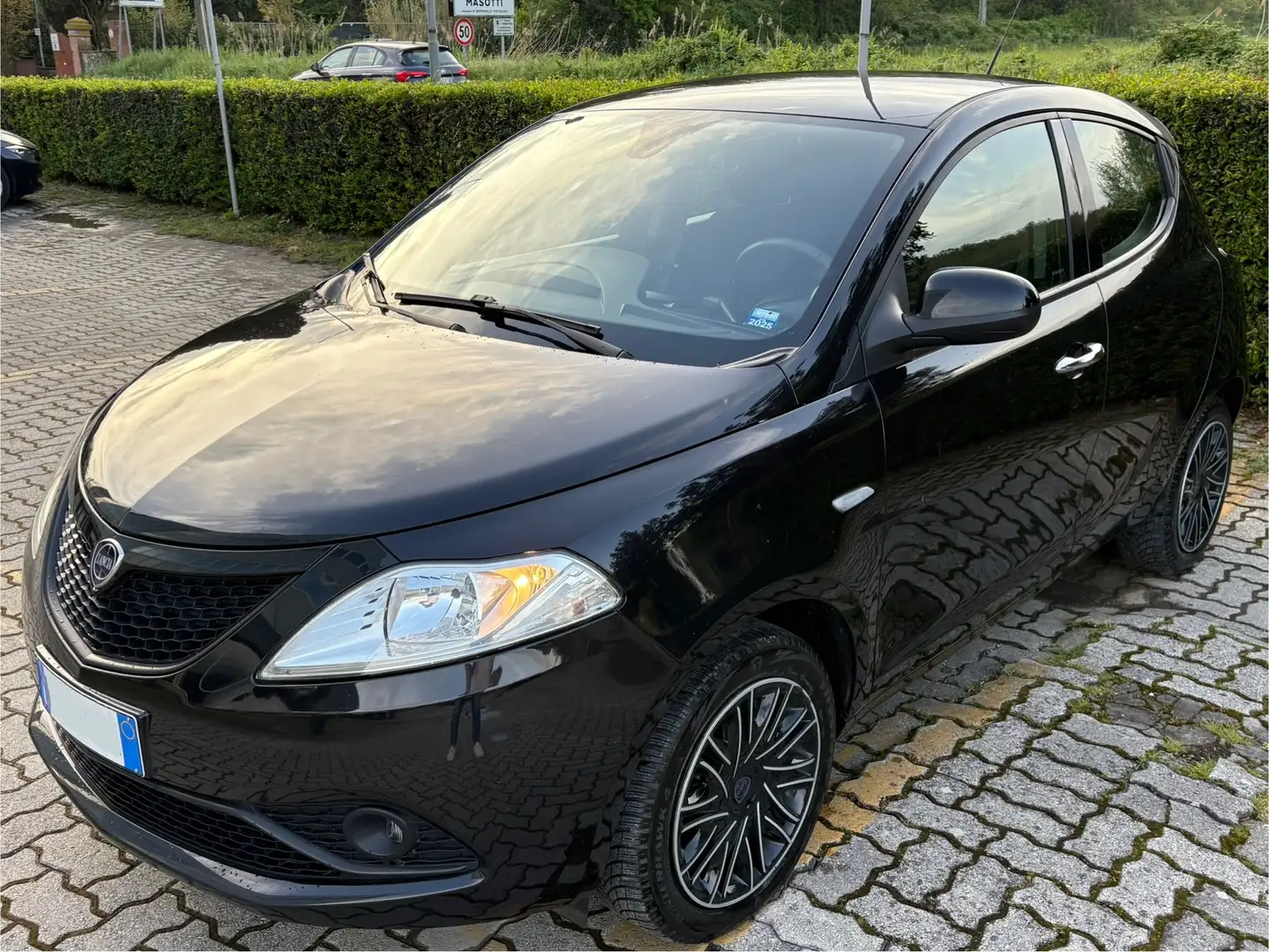 Lancia Ypsilon Ypsilon 1.2 Gold s Zwart - 1