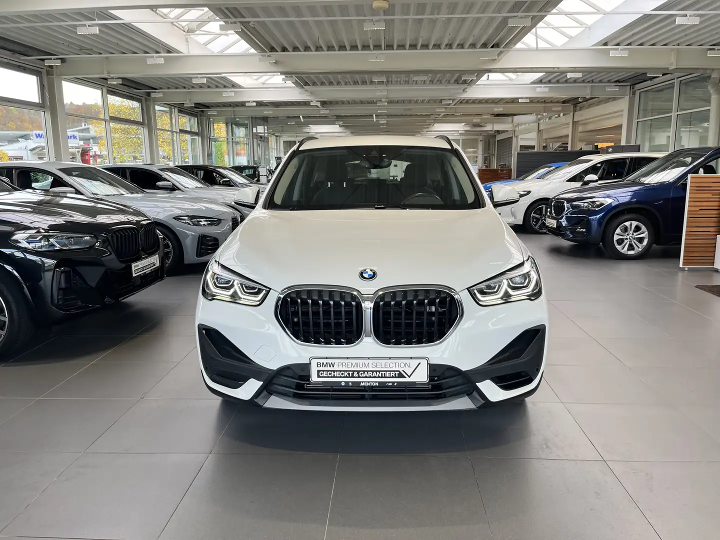 BMW X1 xDrive25e Advantage AHK/CarPlay/PDC/LED/RFK/Shz Blanco - 1