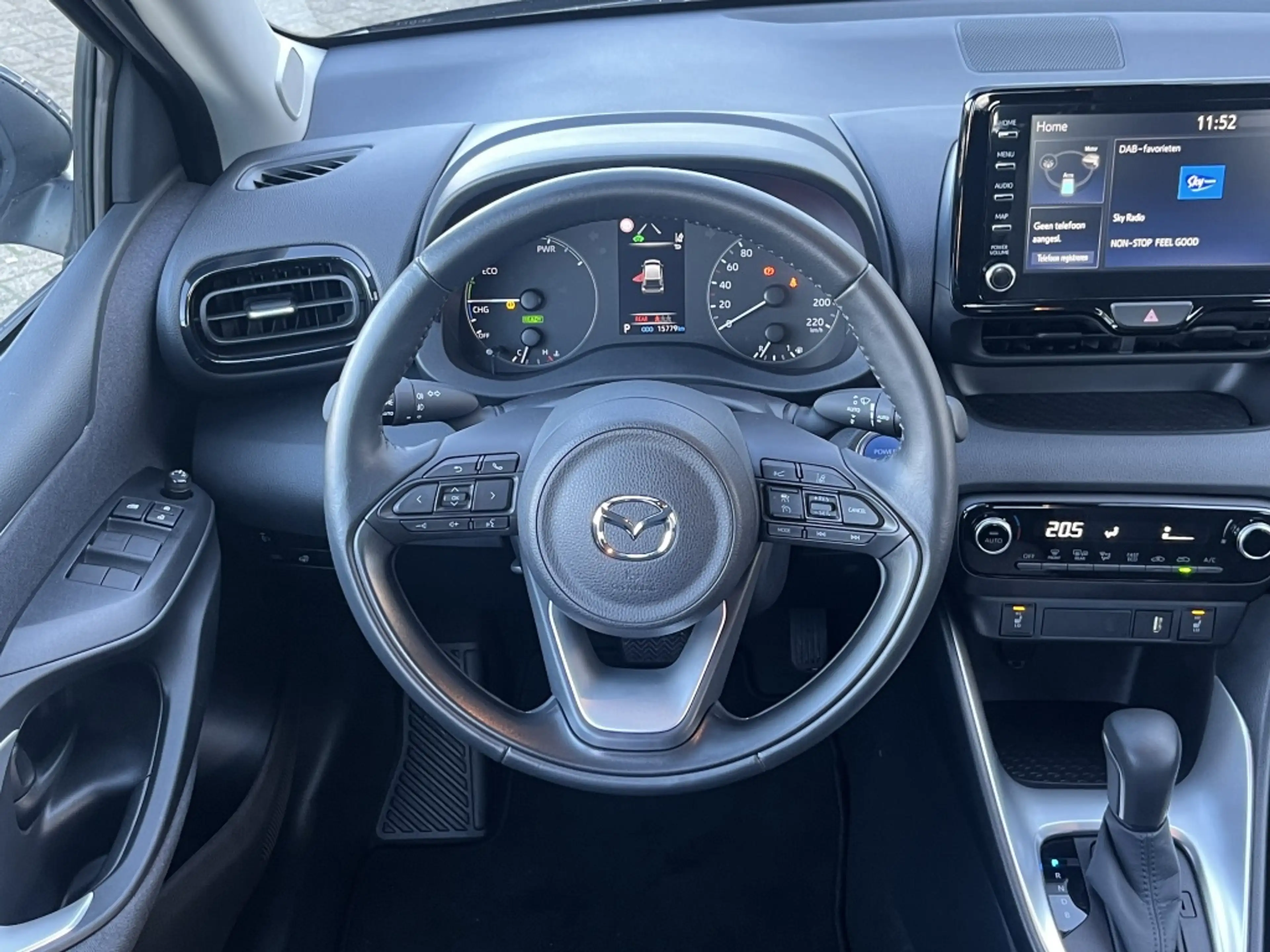 Mazda 2 Hybrid 1.5 Agile, camera, cruise, apple/andr.carpl — photo 6