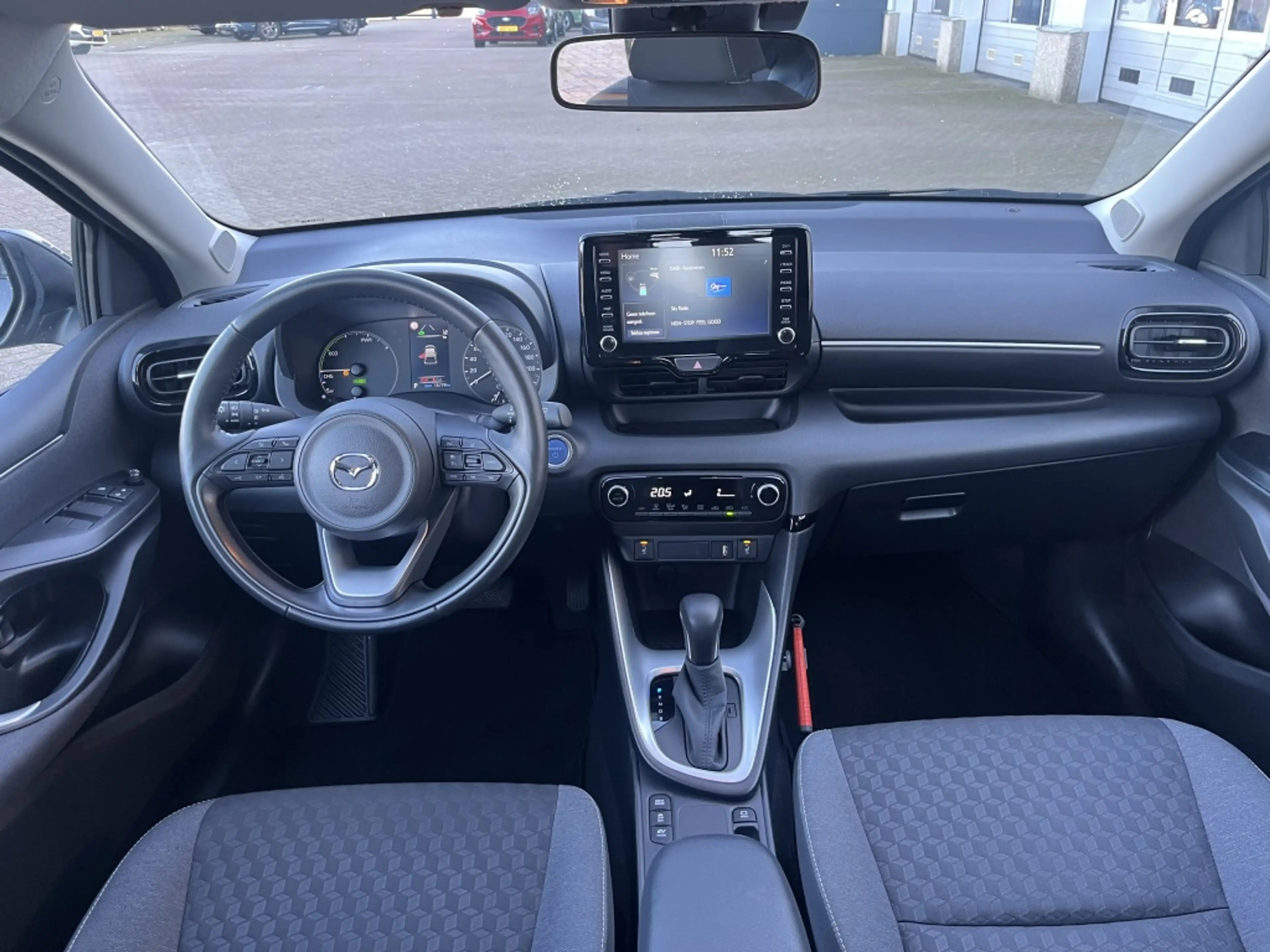 Mazda 2 Hybrid 1.5 Agile, camera, cruise, apple/andr.carpl — photo 7