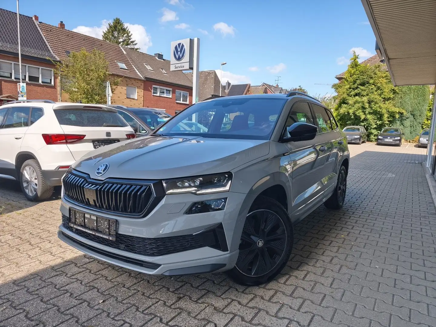 Skoda Karoq Sportline PANO,Keyless,AHK,KAM,DCC,NAVI Gris - 1