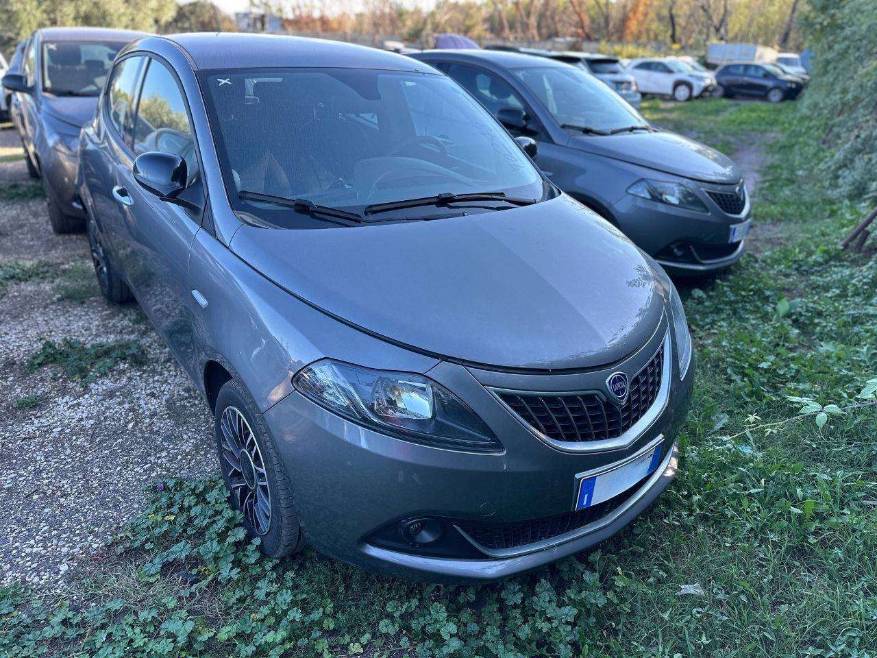 Lancia Ypsilon 1.0 FireFly Hybrid Platino