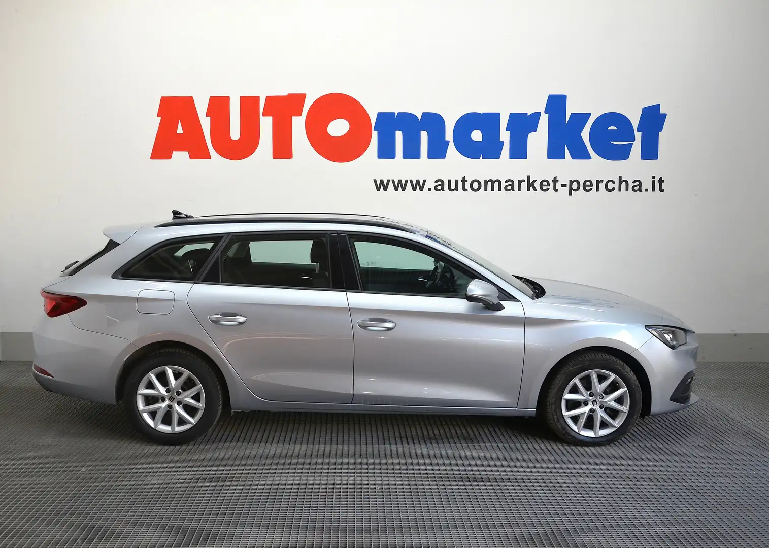 SEAT Leon Sportstourer 2.0 TDI Style 150cv dsg Argento - 1