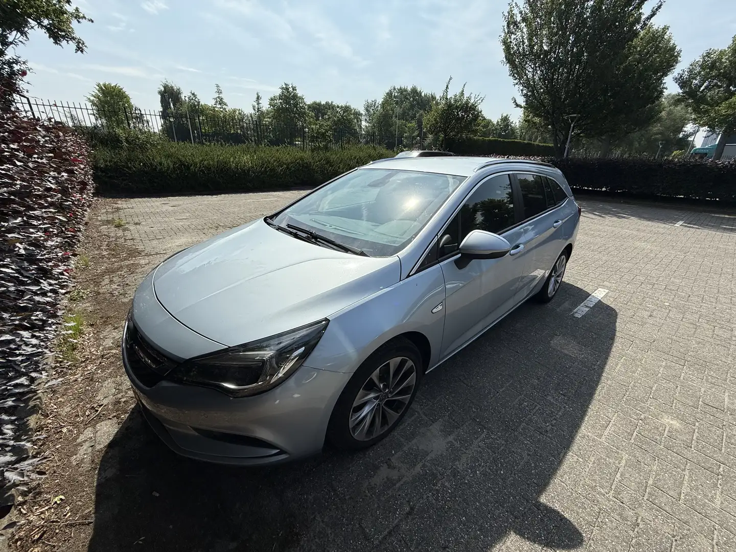 Opel Astra 1.4 Sports Tourer Turbo Edition (Navi, Trekhaak) Grijs - 1