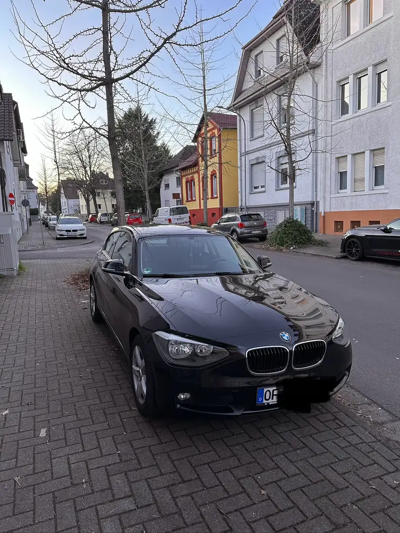 BMW 114 114i Schwarz - 1