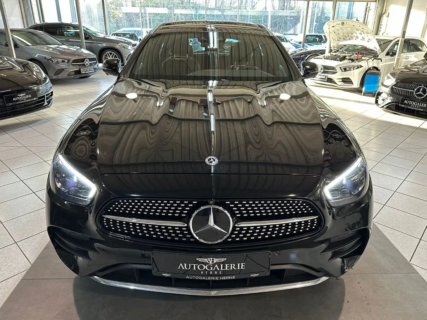 Mercedes-Benz E 400 d 4M AMG *PANO*DISTR*360°*LED*AHK*FACELIFT Noir - 2